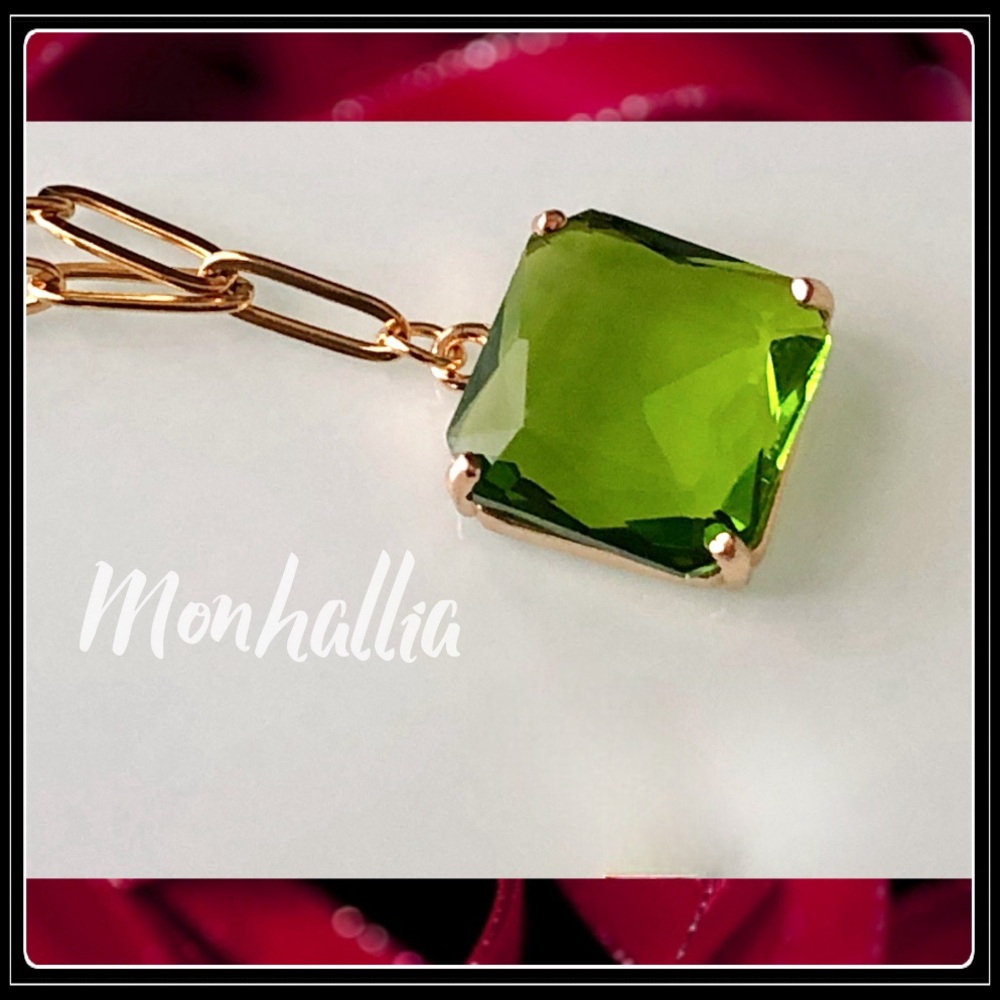 ICE CUBE PERIDOT EMERALD CUT GREEN GOLD TRANSLUCENT PAPERCLIP LUCITE NECKLACE